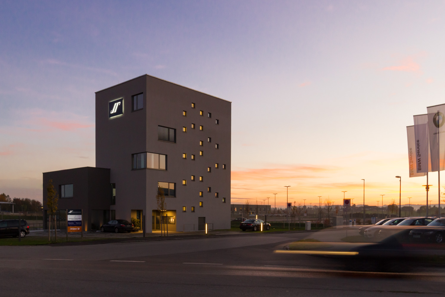 Neubau eines Bürogebäudes mit Cafe