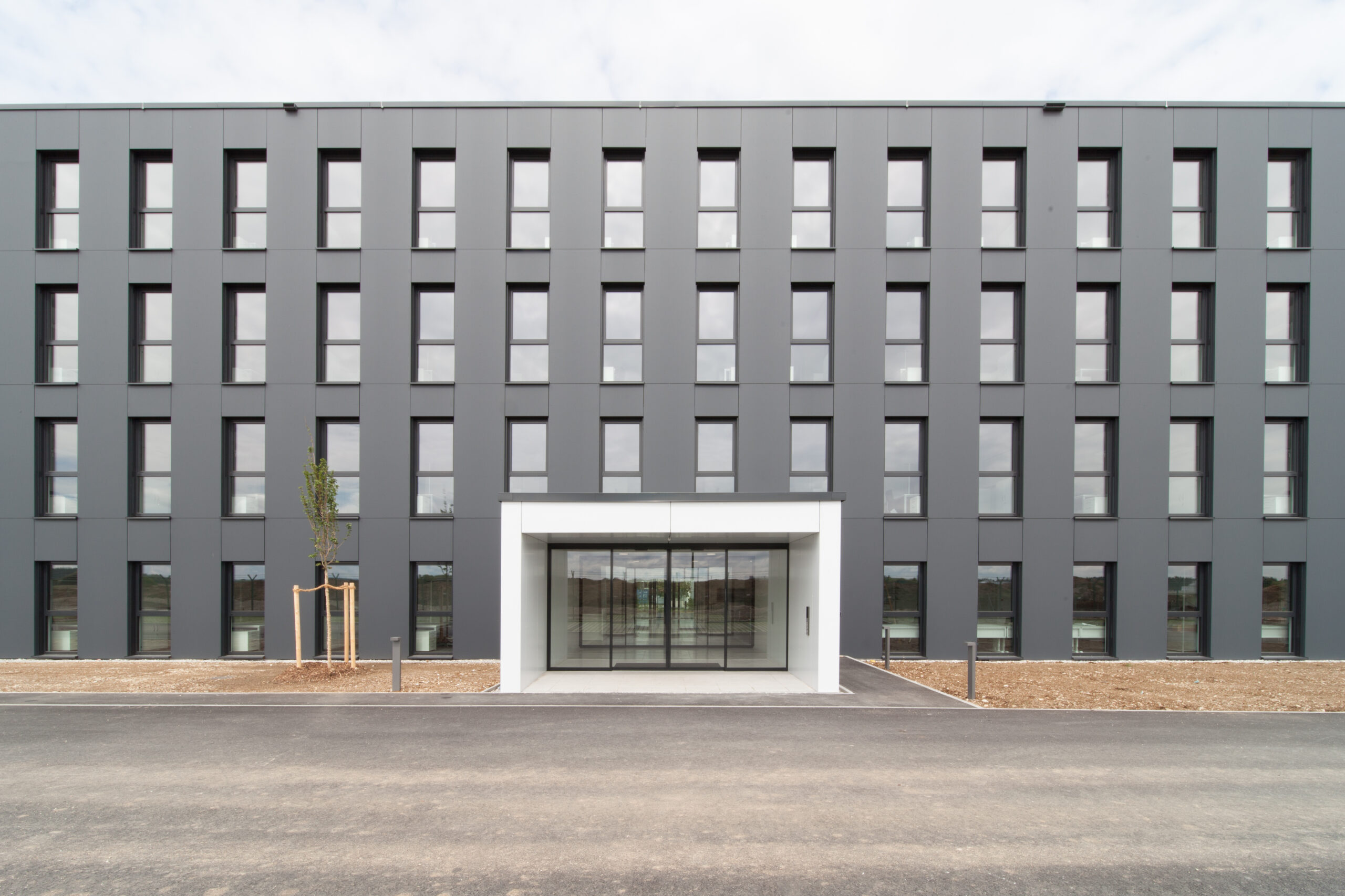 Neubau eines Bürogebäudes mit Werkstatt und Lagerflächen